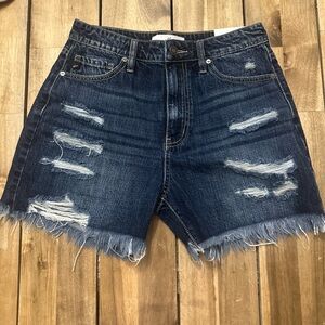 Kancan distressed short